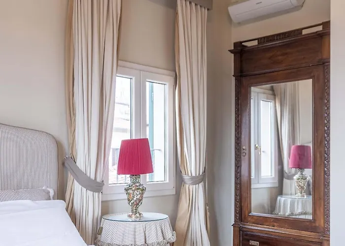 David - Michelangelo Apartment